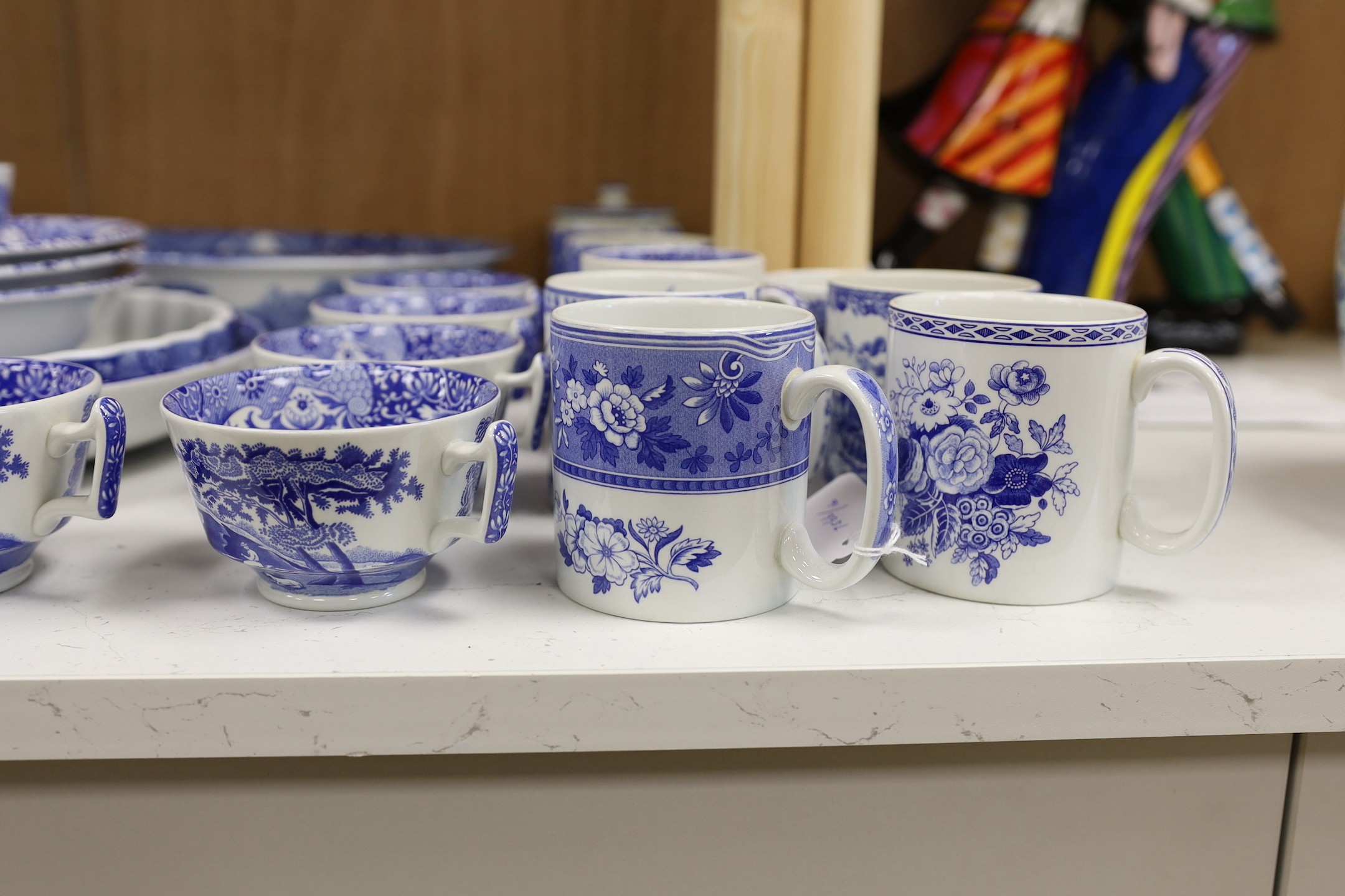 A mixed quantity Italian Spode pattern tableware
